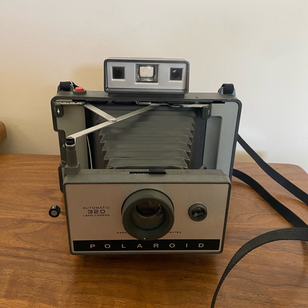 Vintage Polaroid Automatic 320 Land Camera